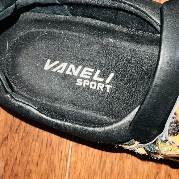 Real Calf fur and leather sz 8.5 Vaneli sport Leopard Print Slip-On Sneakers - Picture 4 of 6